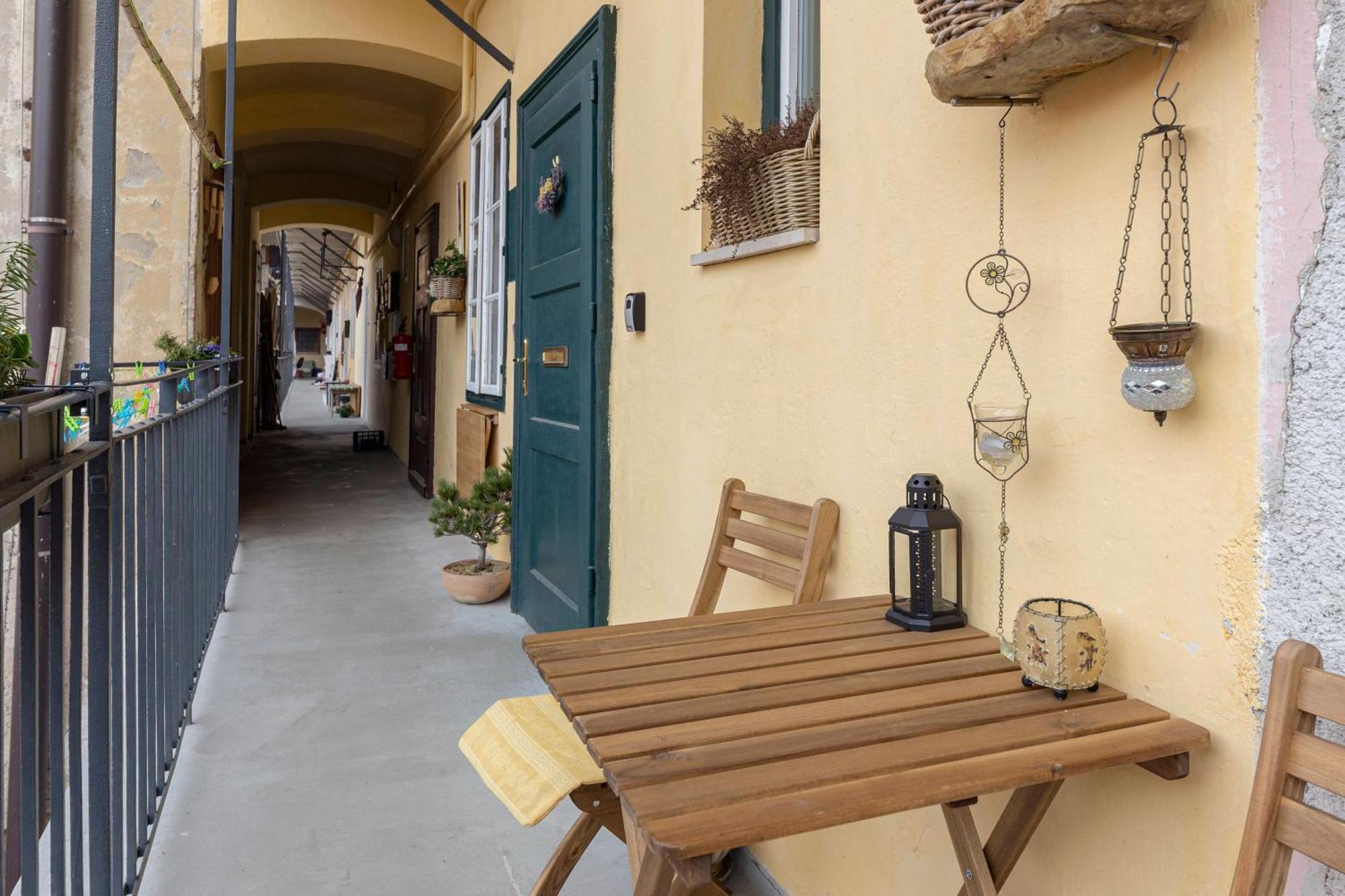 Historical Caserne Apartment Liubliana Exterior foto